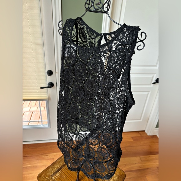 Size small, beautiful lace, crocheted, RW and Company tank top. - Picture 5 of 8